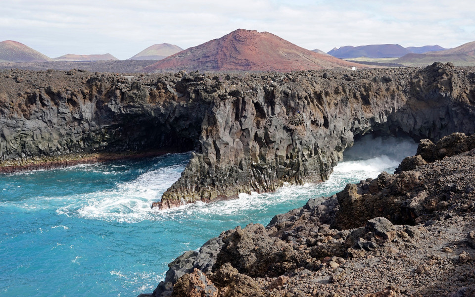 Vulkaninsel Lanzarote beim Kanaren Urlaub besichtigen 