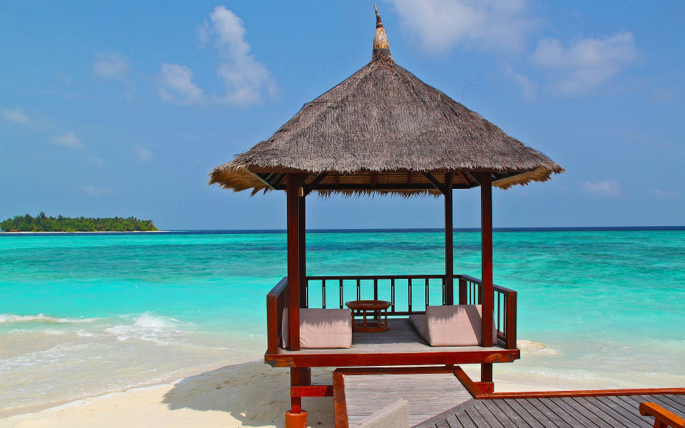 Hütte mit Liegen auf den Malediven