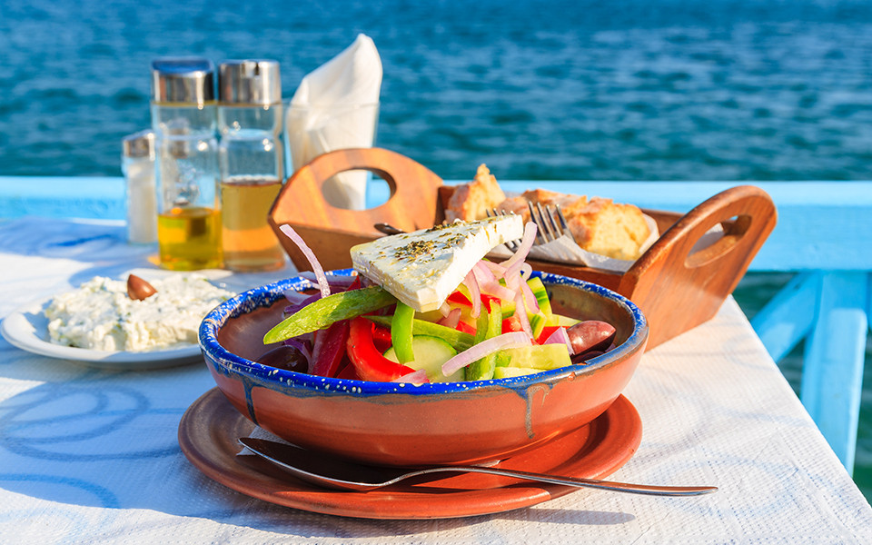 Salat mit Feta in griechischem Restaurant
