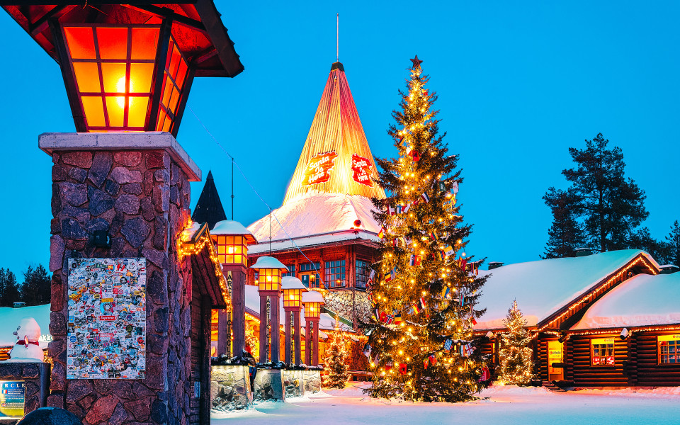 Weihnachtsmann-Rovaniemi-Lappland-Finnland