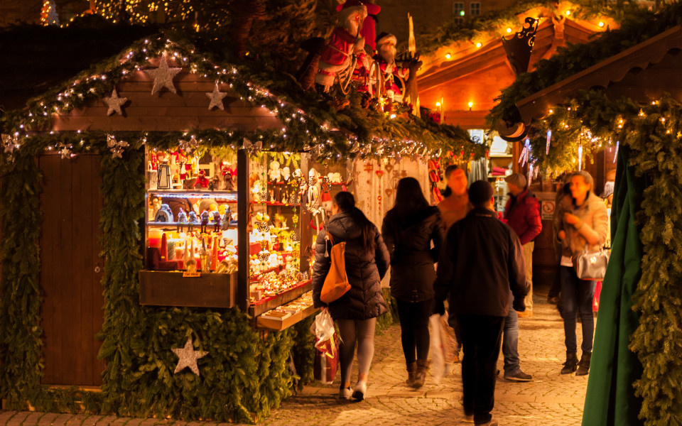 Weihnachtsmarkt-in-Paris-Frankreich