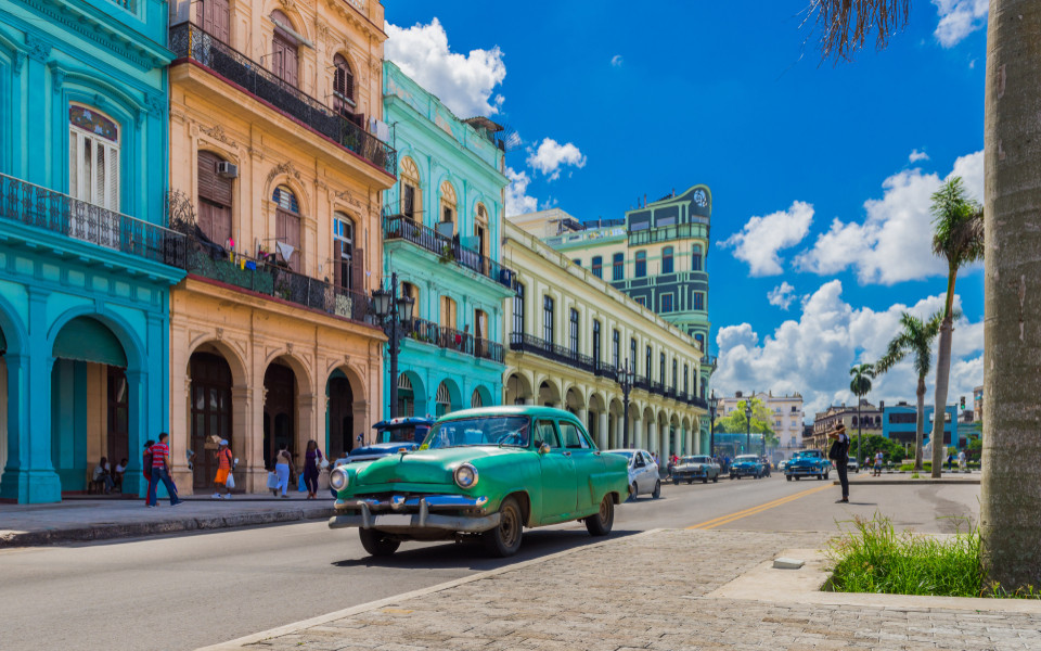 Kuba-Auto-Haus-bunt