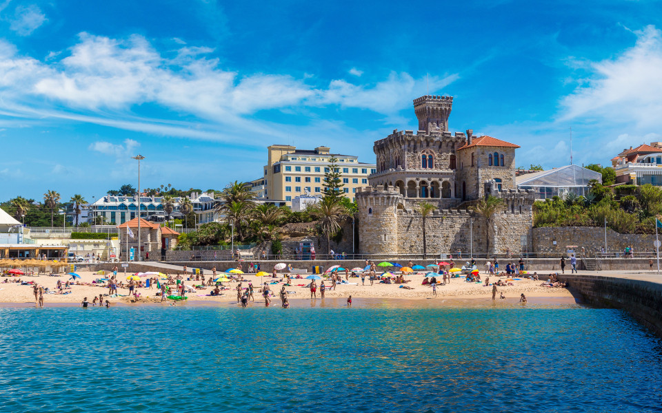 Öffentlicher Strand in Estoril, Portugal